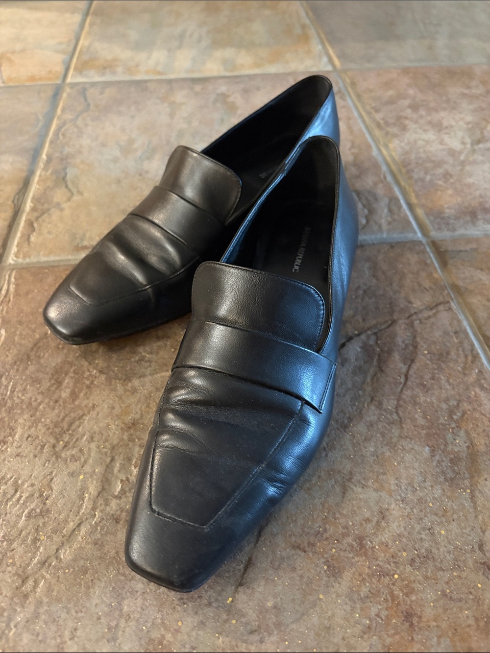Banana Republic Women’s Black Italian Leather Pointed Toe Loafers size 8